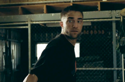 Robert Pattinson Tampilkan Sisi Rapuh di Trailer 'The Rover'