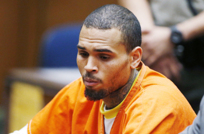 Hakim Belum Siap Jatuhkan Vonis pada Chris Brown