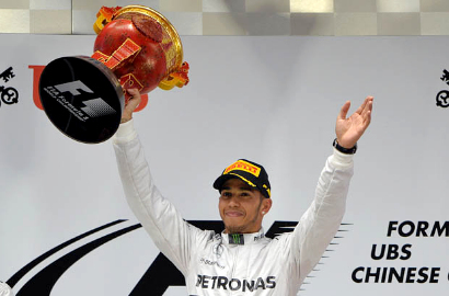 Lewis Hamilton Cetak Hattrick Berkat Kemenangan di GP Tiongkok