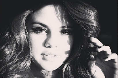 Selena Gomez Tampil Cantik Saat Paskah Demi Justin Bieber
