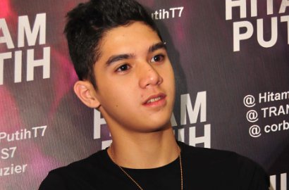 Al Ghazali Dirumorkan Dibayar Ratusan Juta Main Film Perdana