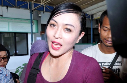 Angelina Sondakh Diisukan Pakai Cincin dan Miliki Tato Nama Brotoseno