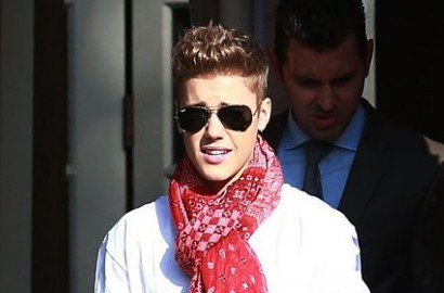 Justin Bieber Sempat Ditahan oleh Pihak Bandara LAX
