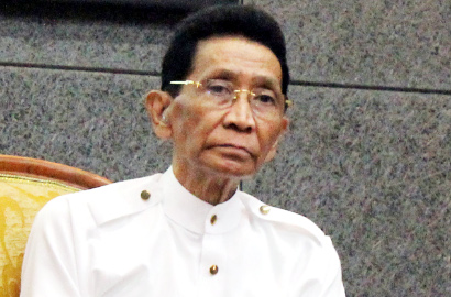 Kumpulan Artikel Gosip dan Berita Idris Sardi, Grup 1 ...
