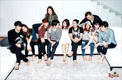 Pose Akrab Park Bom 2NE1 dan Lee Dong Wook di 'Roommate' Bikin Fans Senang