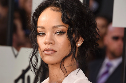 Instagram Ancam Tutup Akun Rihanna Usai Unggah Foto Bugil