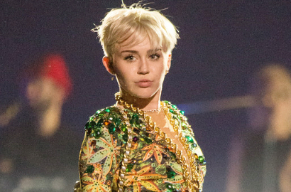 Sakit Lagi, Miley Cyrus Kembali Tunda 2 Jadwal Konser 'Bangerz'