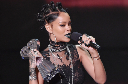 Rihanna Bawa Pulang 4 Piala dari iHeartRadio Music Awards