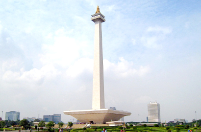 Monas Akhirnya 'Mandi' Setelah 22 Tahun Tak Dibersihkan