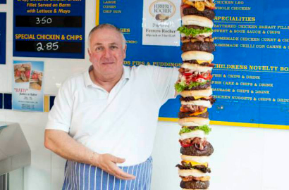 Pria Inggris Buat Burger Pie Setinggi 1,6 Meter