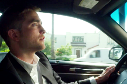 Robert Pattinson Jadi Sopir Wanita Kaya di Video 'Maps to the Stars'