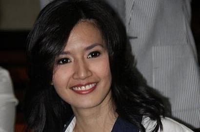 Asty Ananta Temani Roger Danuarta di Sidang Perdana