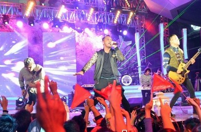 Mesra di Video Musik 'Teroesir', Giring Diamuk Istri