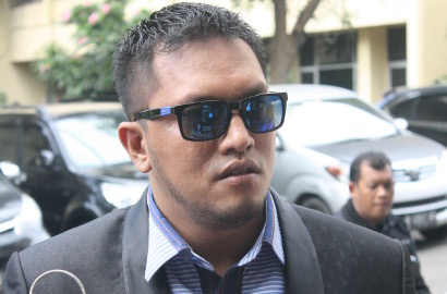 Tidur di Tikar, Ustadz Guntur Bumi Alami Susahnya Jadi Tahanan