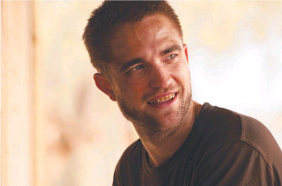 Robert Pattinson Percaya Tuhan di Cuplikan 'The Rover'