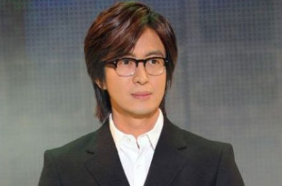 Bae Yong Joon Bantah Gosip Nikah pada Juni Mendatang