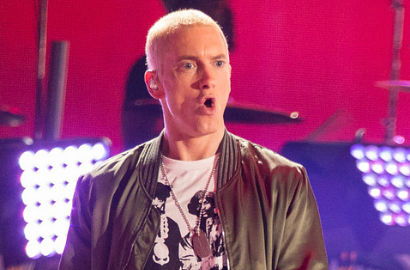 Eminem Akan Luncurkan Mv Headlights Saat Hari Ibu
