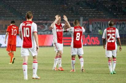 Ajax Amsterdam Kalahkan Persija Dengan Skor 3-0