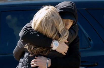 Eminem Minta Maaf ke Ibu Lewat MV 'Headlights'