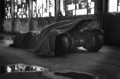 Inilah Foto Cuplikan Batmobile yang Dipakai di 'Superman vs Batman'