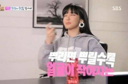 Kocaknya Park Bom 2NE1 Pamer Semprot Wajah Unik di 'Roommate'