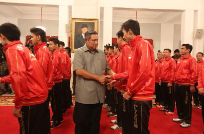 Presiden SBY Lepas Tim Piala Thomas-Uber Indonesia