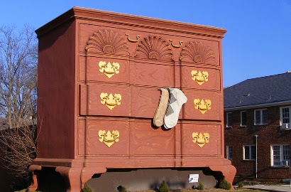 Lemari Raksasa Setinggi 11,5 Meter di Amerika Serikat