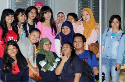 Anisa Rahma Sambut Fans Saat Syuting 'Jangan Mau-Mau'