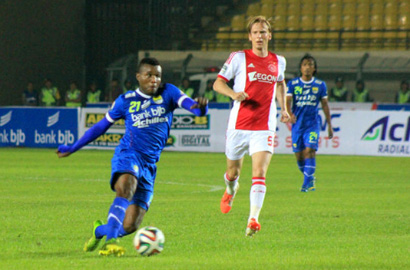 Ajax Amsterdam: Persib Bandung Lebih Baik dari Persija Jakarta