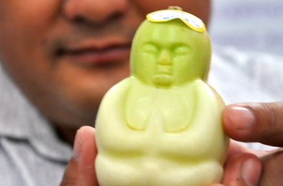 Uniknya Buah Bentuk Bayi Kreasi Perkebunan di Tiongkok