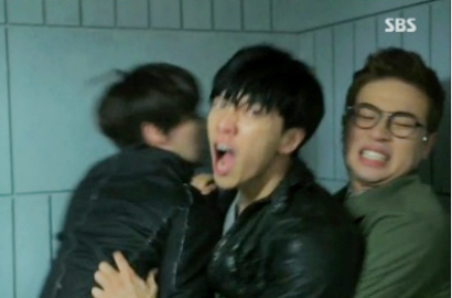 Lee Seung Gi dan Cha Seung Won Saling Pukul di Eps 4 'You're Surrounded'