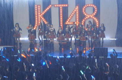 JKT48 Ajak Fans Nonton 'Viva JKT48' Bawa Lightstick Serasa di Teater