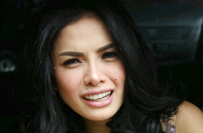 Nikita Mirzani Isyaratkan Gugat Cerai Karena Kekerasan