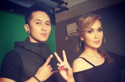 Demian Aditya Mohon Doa Akan Nikahi Model Seksi Sara Wijayanto