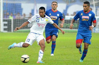 Arema Kembali Diperkuat Pilarnya Lawan Persib di Lanjutan ISL 2014
