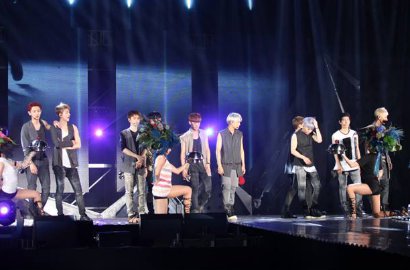 EXO Sukses Gelar Konser Hari Pertama 'The Lost Planet' Tanpa Kris