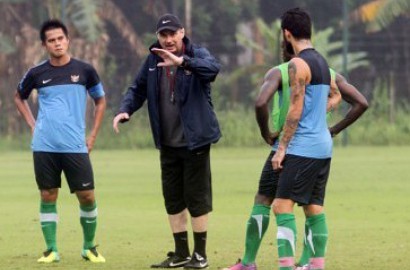Pelatih Alfred Riedl Ingin Timnas Senior Digembleng di Luar Negeri