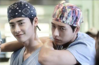 Lee Jong Suk dan Park Hae Jin Makin Dekat Berkat 'Doctor Stranger'