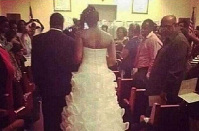 Nikah Sambil Seret Bayi di Gaun Pengantin Tuai Kritikan