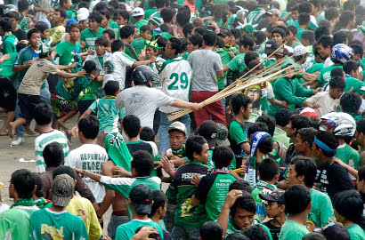 Oknum Bonek Lakukan Sweeping kepada Aremania
