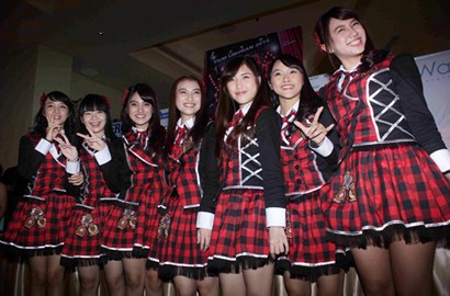 Ratusan Fans JKT48 Ikut Bantu Syuting 'Viva JKT48'