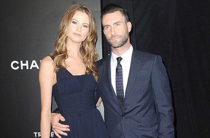 Adam Levine Nikahi Tunangan 19 Juli Depan di Meksiko