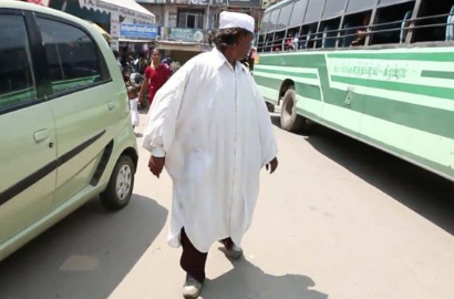 Pria di India 25 Tahun Jalan Mundur Hingga Lupa Cara Maju