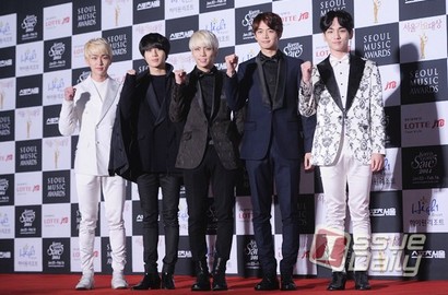 Rayakan Debut Enam Tahun, Fans Buat Plakat di 'Hutan SHINee'