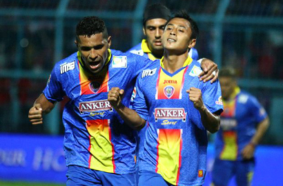Arema Pilih Gabung dengan Persebaya di Delapan Besar ISL 2014
