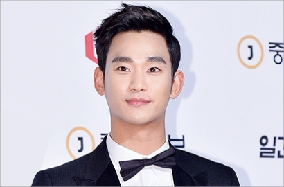 Gaya Cuek Kim Soo Hyun Tanggapi Gosip Operasi Plastik