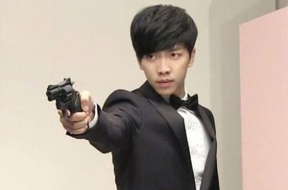 Mata Lee Seung Gi Tertusuk Pisau Saat Syuting 'You're Surrounded'
