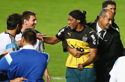Ronaldinho Palsu Tipu Lionel Messi