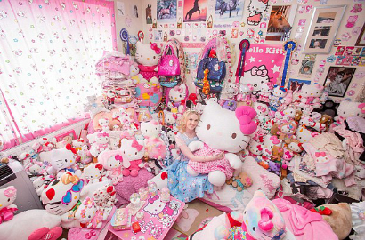 Wanita Ini Rela Jomblo Demi Koleksi 10 Ribu Hello Kitty