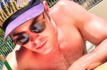 Zac Efron Pamer Foto Telanjang Dada Sambil Membuat Papan Seluncur